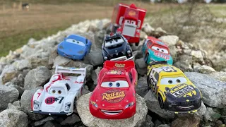 LOOKING FOR LIGHTNING MCQUEEN, TOW MATER , SALLY, SHERIFF, DISNEY PIXAR CARS, MACK,SPEED DEMON,BRIAN