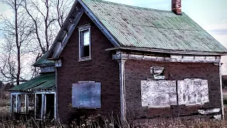 HOUSE SO HAUNTED NOBODY WILL BUY IT- Scary spirit box session!