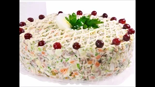 Новогодний стол. Праздничное оформление салата Оливье (Festive decoration of Olivier salad)