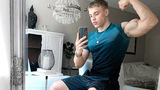 lmpressive physique 18 years old | flexing | muscle worship