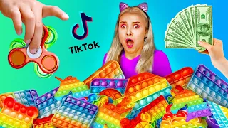 WOW! POP-IT! Trading The Coolest TikTok Fidget Toys || TRADING GAMES by SMOL TOK