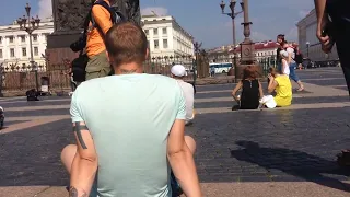 Уличные музыканты на Дворцовой площади (СПб) Россия