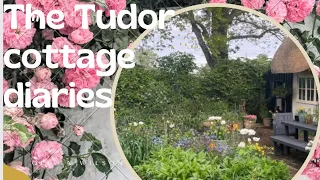 English cottage tour inside a Tudor cottage 2023 #cottagecore #cottagedecor #tudor #cottagelife