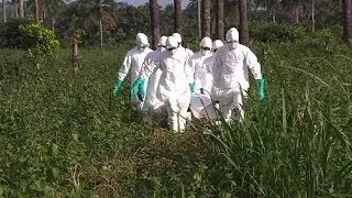 Бороться с лихорадкой Эбола в Африке мешают предрассудки