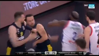 Final Serisinde, Melih Mahmutoğlu-Chris Singleton Arasında Olan Büyük Kavga! (FB-Efes)