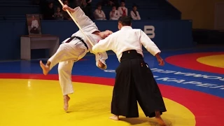 Ando Tsuneo (8 dan Yoshinkan Aikido).Hidden Aikido details.