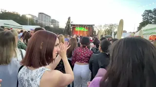 Caminata por el río que se convirtió en parque.