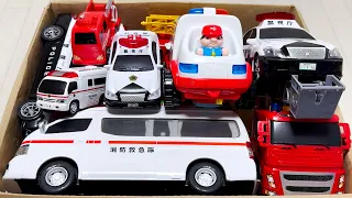 A miniature ambulance car drives down a slope with a siren sounding! Working car anime!