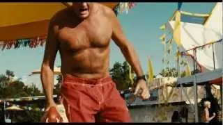 PIRANHA 3DD - clip David Hasselhoff 'Rescue'