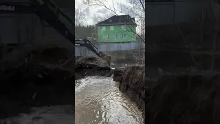 Залипательное видео. Скоро тут будет новый дом у пруда!