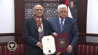 President Abbas decorates Palestinian professor Muneer Nayfeh