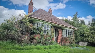 Abandoned House with a sad History - Belongings left behind!