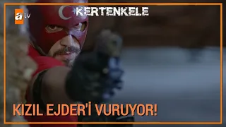 Ay yıldızlı adam, Kızıl Ejder'i vuruyor! - Kertenkele