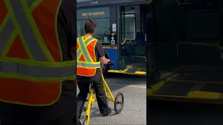 Alinker on the Bus? Absolutely! 🚌🚶‍♂️ Easy Boarding, Easy Riding!