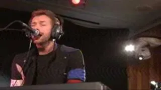 Chris Martin performs Viva La Vida 1/30