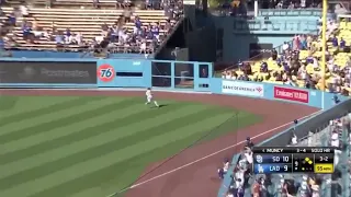 MAX MUNCY HITS A WALKOFF AND WINS IT FOR THE DODGERS