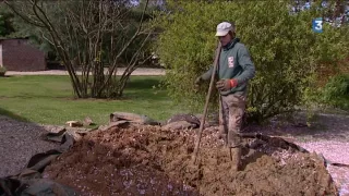 Au pays de Caux, un artisan maçon spécialiste du torchis