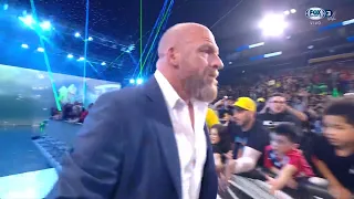 Entrada de Triple H - WWE SmackDown 19/04/2024 (En Español)
