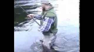 Fly fishing a 50 pound atlantic salmon in the Alta River, Finnmark, Norway- Fly Fishing lessons