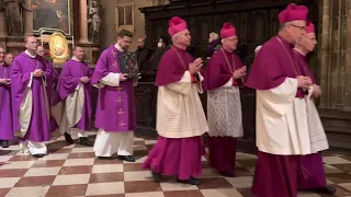 Requiem für Papst Benedikt XVI im Stephansdom - Introitus