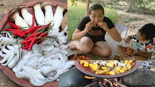 Primitive Technology-Octopus curry spicy with Mushroom & potato-Cooking Octopus for Eating #001