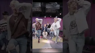 younite hyunseung and dey dancing to aviator