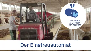 Pflanzenkohle in der Landwirtschaft | Der Einstreuautomat