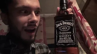 Мама подарила мне Jack Daniel's, я не хочу жить отдельно!