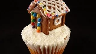 Miniature Gingerbread House (for cupcake or rim of a mug)
