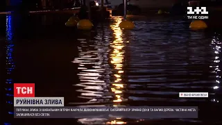 Через непогоду в Івано-Франківську затопило центр міста