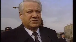 Алкаш Ельцин несет какую то чушь о террористах захвативших Верховный Совет
