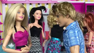 Barbie want to go to they washroom