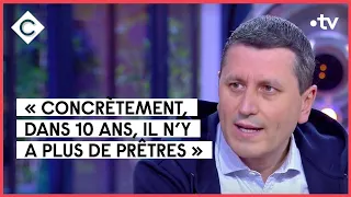 Faut-il revenir sur le célibat des prêtres ? Avec Frédéric Martel - C à Vous - 03/12/2021