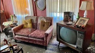 Exploring a Beautiful Abandoned House full of Antique furniture (Now Demolished)