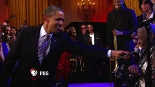 President Obama sings "Sweet Home Chicago" with blues legend B.B. King