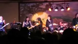 ALICE COOPER-UNDER MY WHEELS New Years Eve 2014 Maui