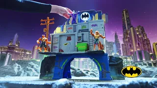 Batman Launch and Defend Batmobile & 3-in-1 Batcave playset - Norsk TVC