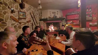 Dobra večer prijatelji - Branimir Bubica i klapa Sebenico ft. Marko Škugor (Konoba)