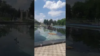 Шалаш на фонтане в Краматорске