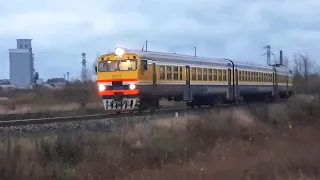 DR1AM-267 дизель-поезд-экспресс прибывает на станции Крустпилс. (16:14)