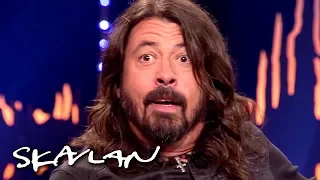 Foo Fighters’ Dave Grohl gets a surprise reunion with the doctor who saved his leg | SVT/NRK/Skavlan