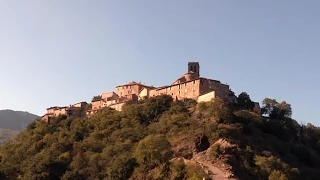 Ardèche - Hommage à Jean Ferrat (de son village Antraigues-sur-volane, en Ardèche)