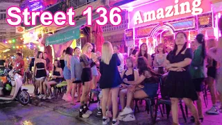 Nightlife Street Scene In Phnom Penh - Cambodia Night Tour 2023