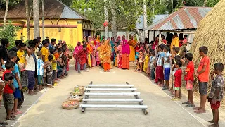 বাঁশের মইতে বল বাধিয়ে ঈদ উপহার জেতার আজব চ্যালেঞ্জ। গ্রামের আপারা পুরষ্কার জিতে খুশি