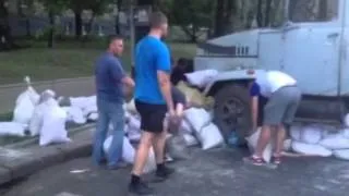 Донецк строит баррикады