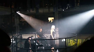 Anne-Marie "Heavy" Acoustic-Set Live at Amazon Destination Denim in Berlin