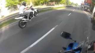 Kawasaki Z1000 wheelie