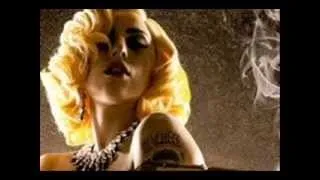 Леди Гага разделась догола прямо на сцене