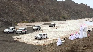 Incredible miracle ! The Arab desert turned into rivers! ⚠️ Massive storm hits Oman, Al Rustaq