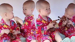 [Super Cute Twins] One person holds a leg and must hide under the table to eat.